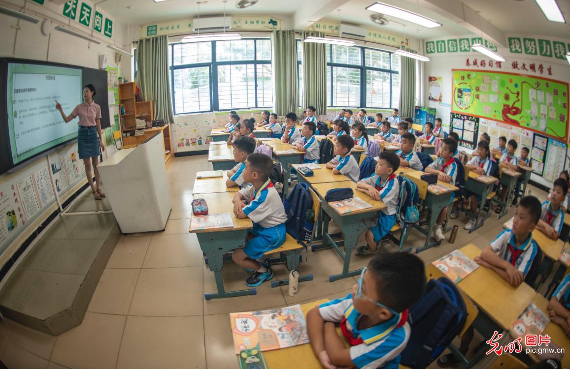 开学第一课丨多彩课堂启新程 点亮青春新起点