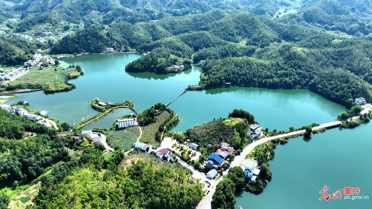 山水画卷醉美人间