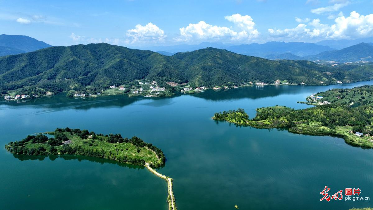 山水画卷醉美人间