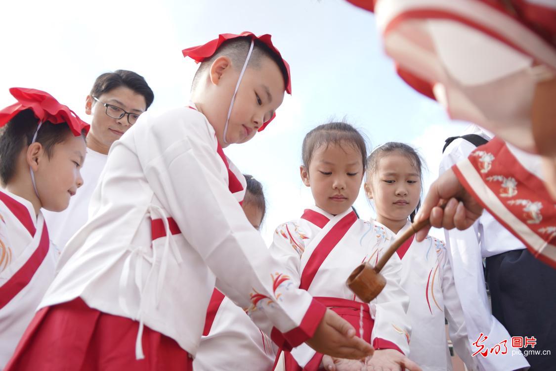 体验国学礼仪 领略传统文化魅力