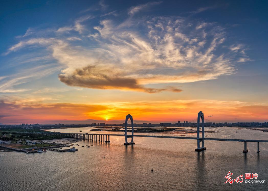 水东湾大桥晚霞似火