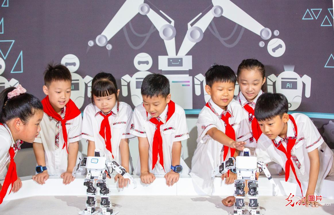 多彩活动点亮“全国科普月”