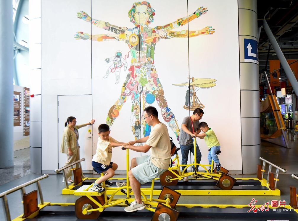 多彩活动点亮“全国科普月”