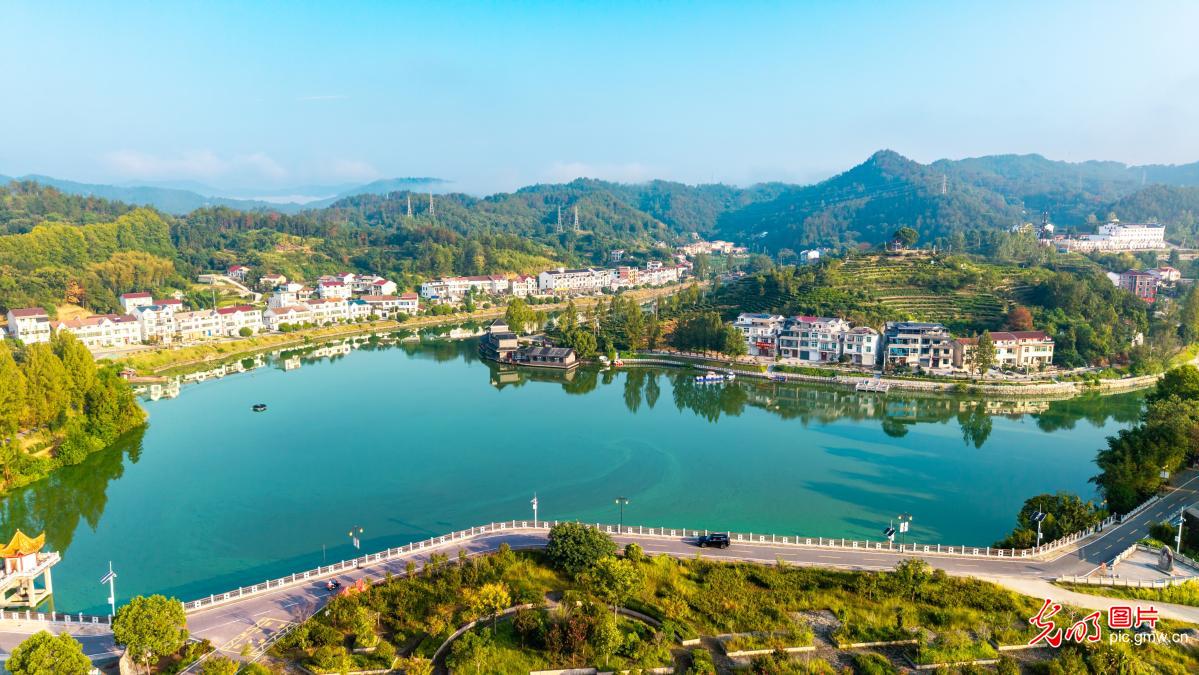 绿水青山乡村美