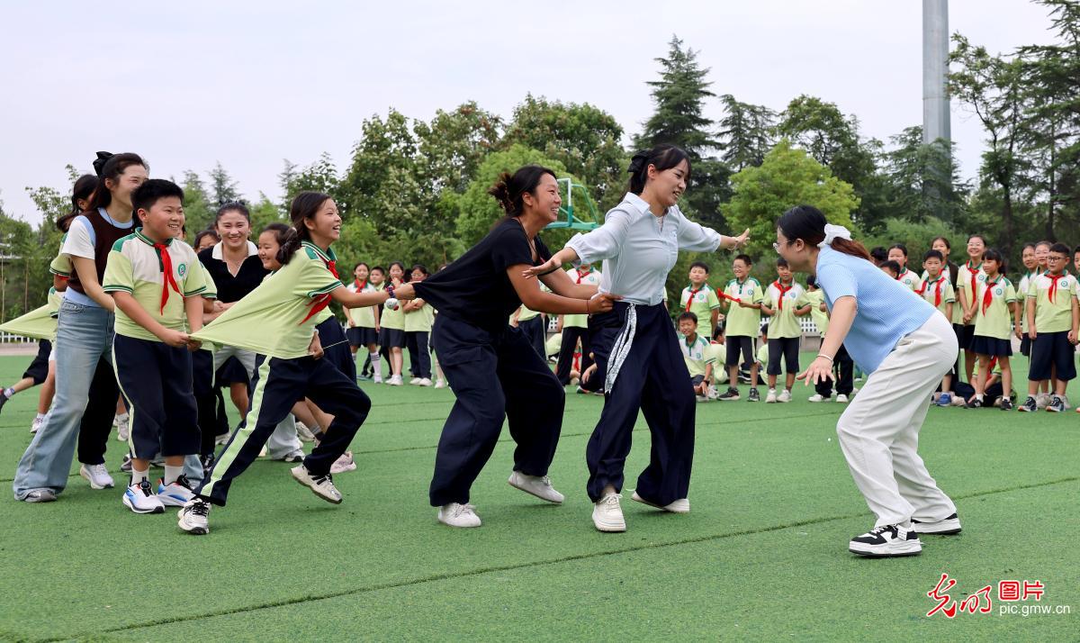 教师节大课间 师生绘精彩