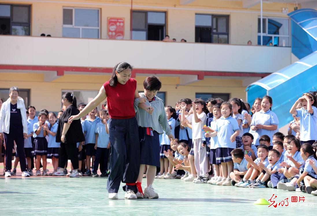 教师节大课间 师生绘精彩