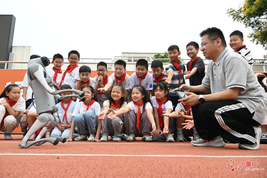 教师节大课间 师生绘精彩