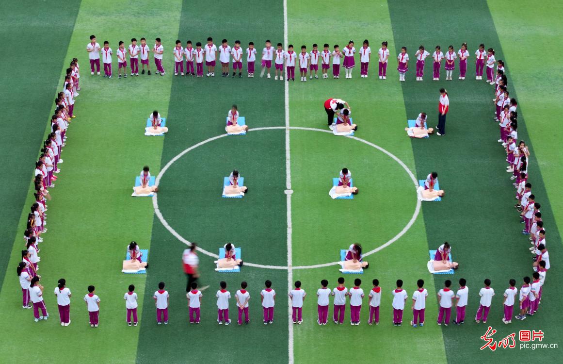 急救知识入校园 为学生成长 “护航”