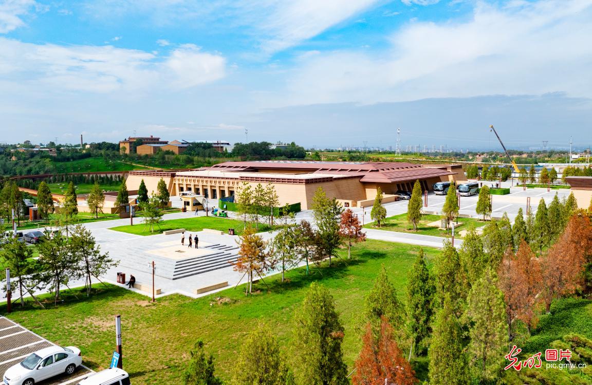 陶寺遗址博物馆秋景如画