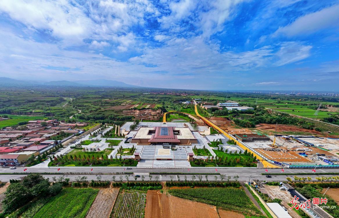 陶寺遗址博物馆秋景如画