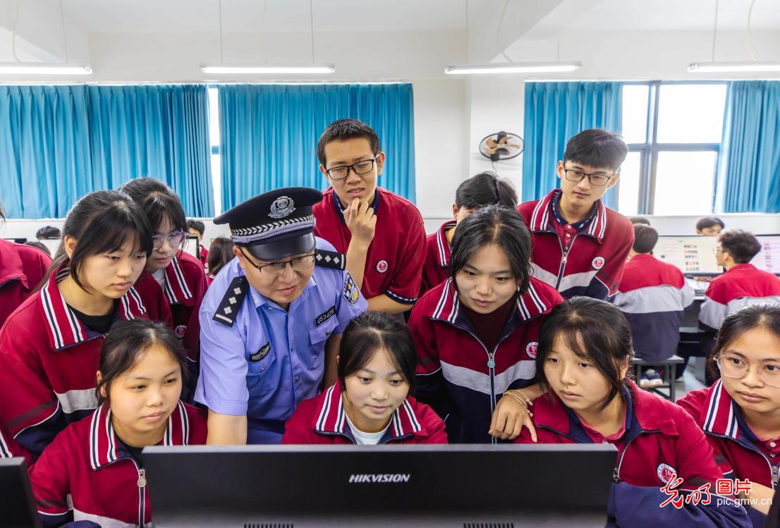 网络安全宣传进校园