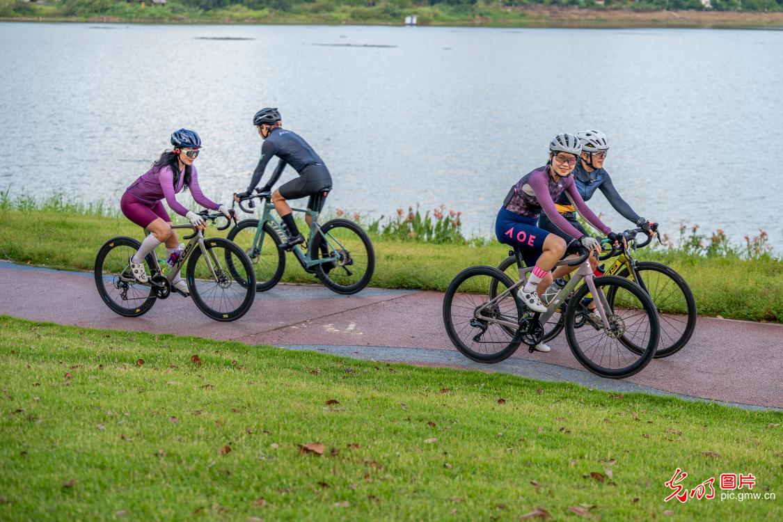 世界骑行日：车轮转动间 绘就低碳新图景