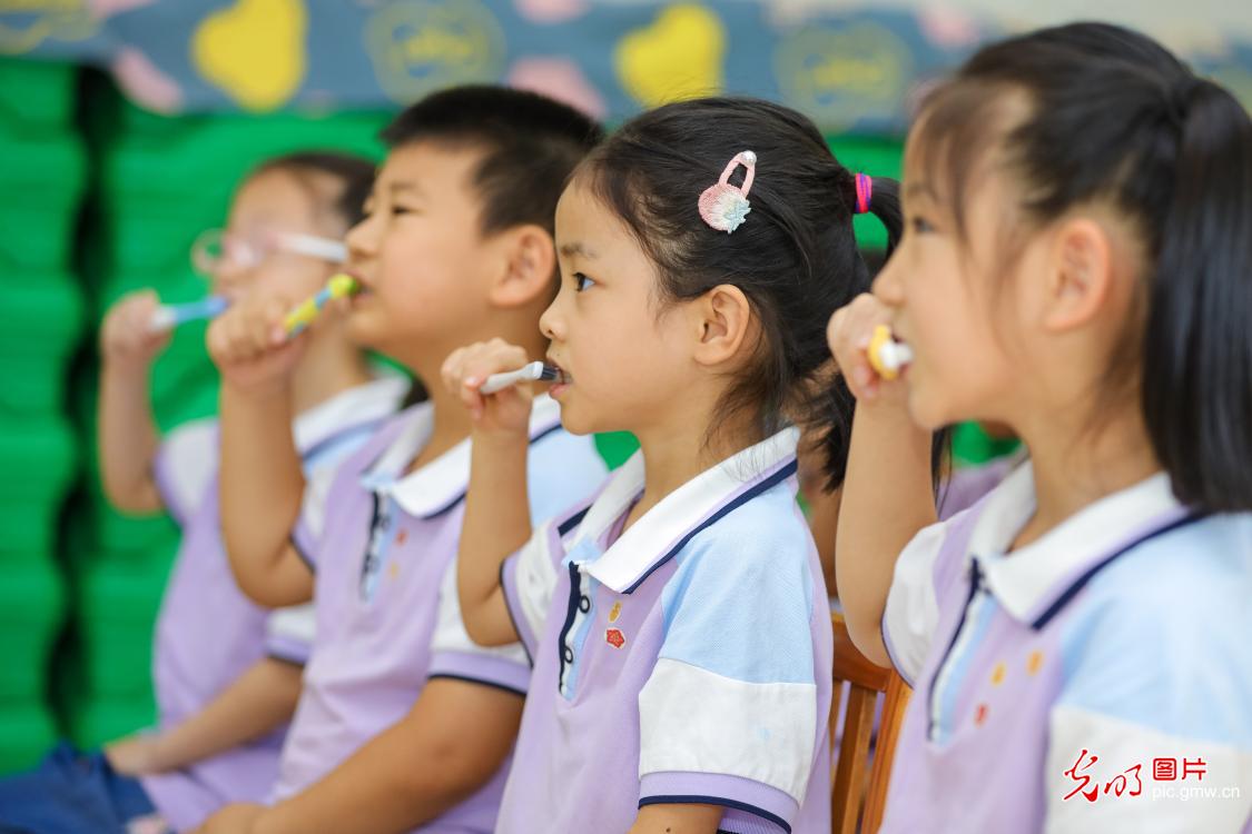 爱牙护牙 从小做起