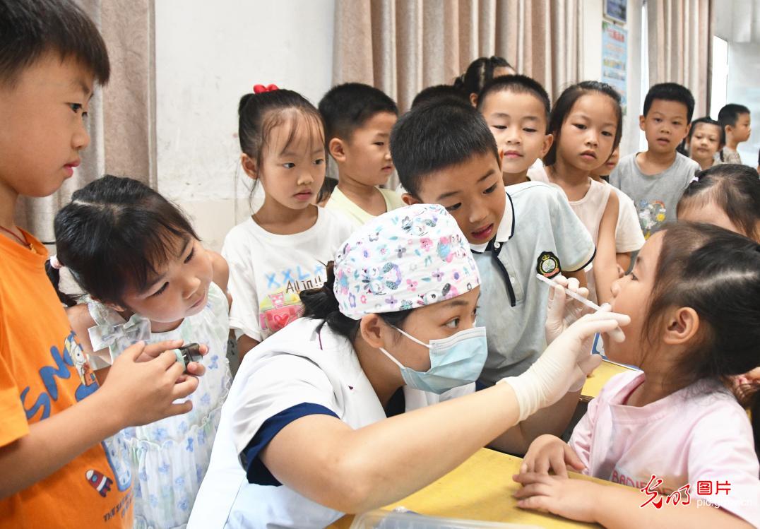 爱牙护牙 从小做起