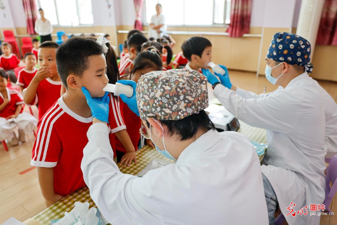 爱牙护牙 从小做起