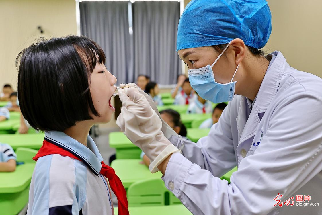 爱牙护牙 从小做起