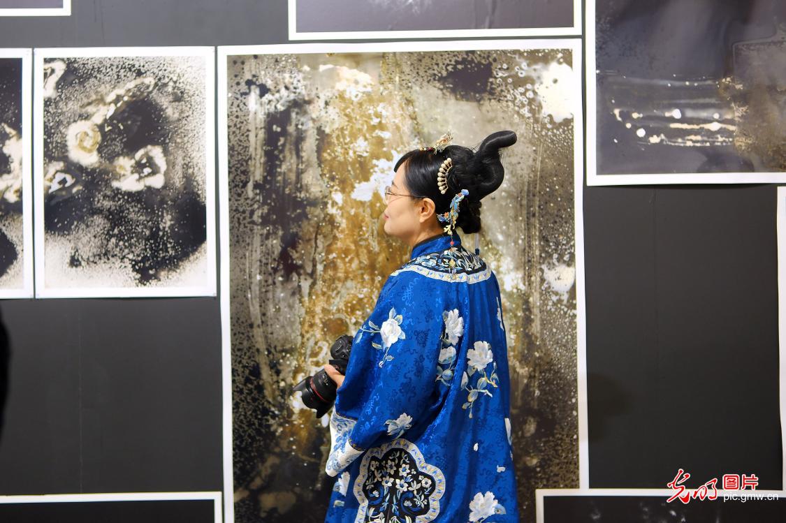 第25届平遥国际摄影大展开展 2万余幅作品亮相古城