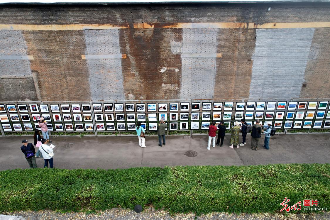 第25届平遥国际摄影大展开展 2万余幅作品亮相古城