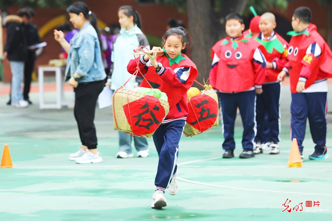 趣味游戏迎丰收 劳动教育润童心
