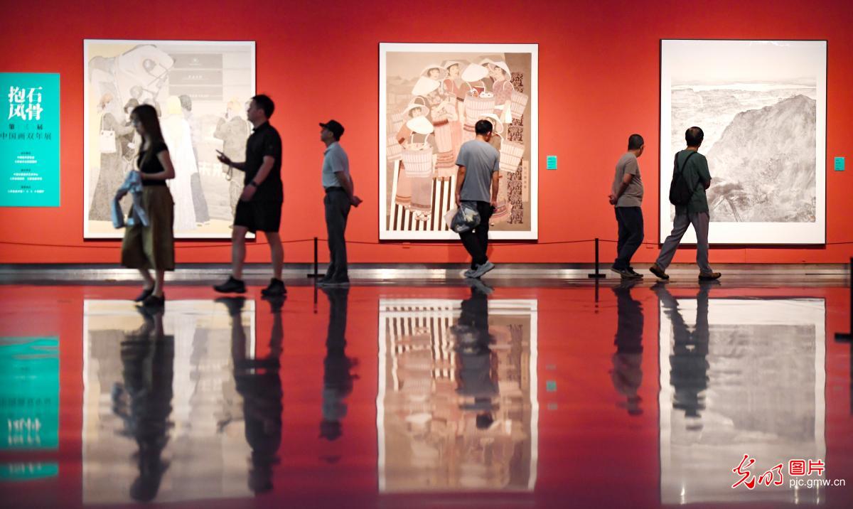 承“抱石风骨” 绘时代新韵