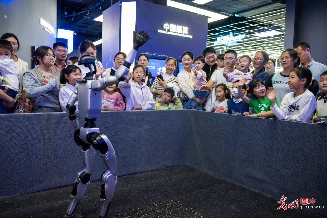 科技馆里探奥秘