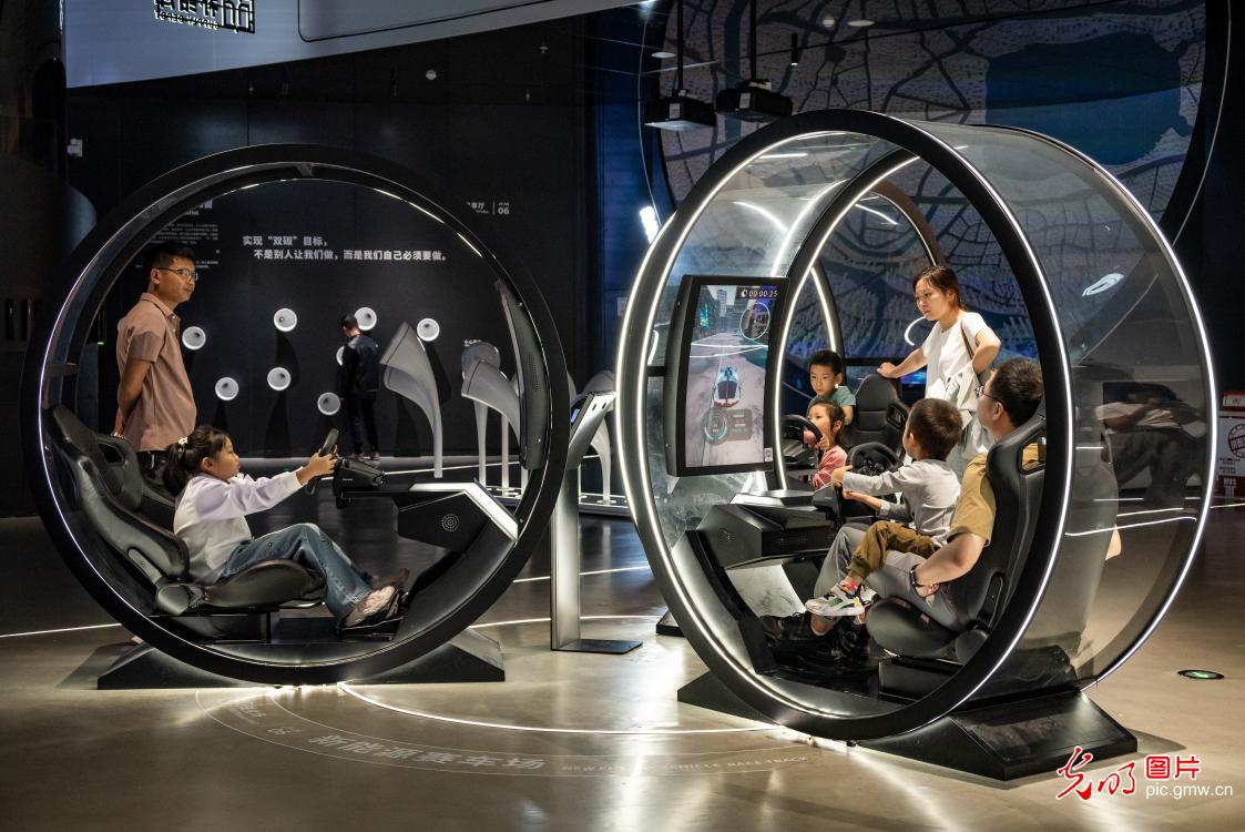 科技馆里探奥秘