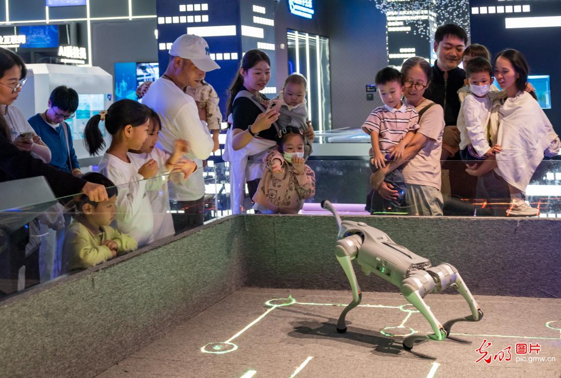 科技馆里探奥秘