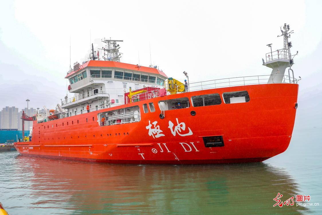 “极地”号完成北太平洋科考返航青岛