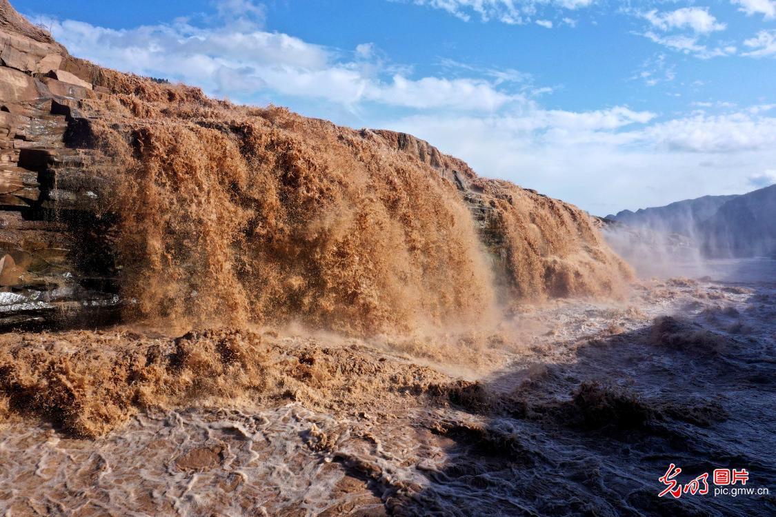 黄河壶口瀑布再现金涛拍岸壮美景观