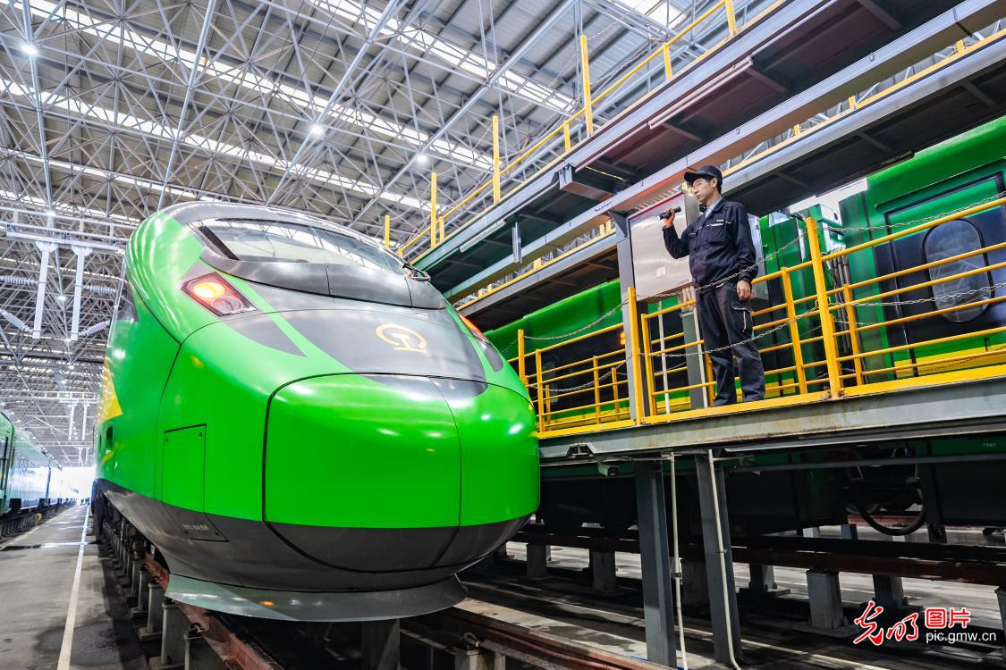 动车检修备战双节出行