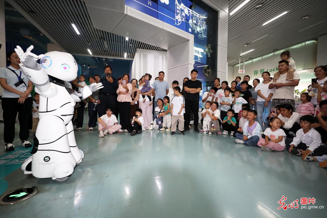 多彩活动点亮“全国科普月”