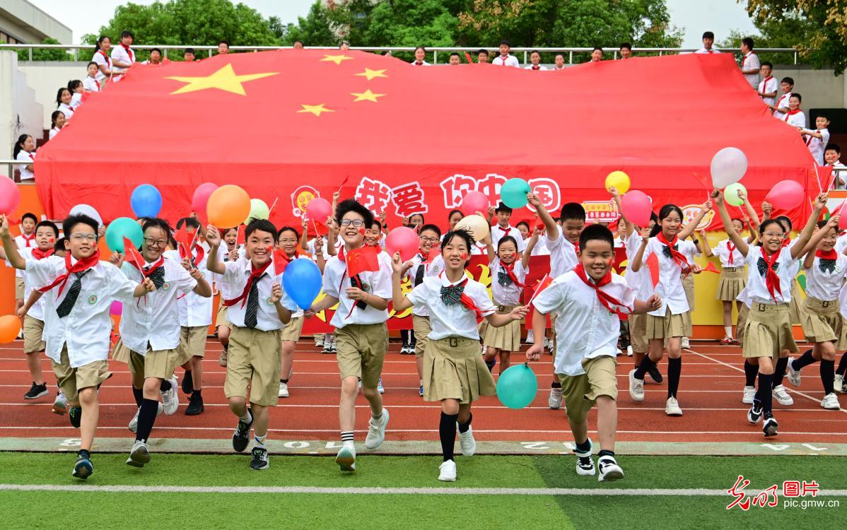 多彩活动迎“双节” 多彩活动迎“双节”