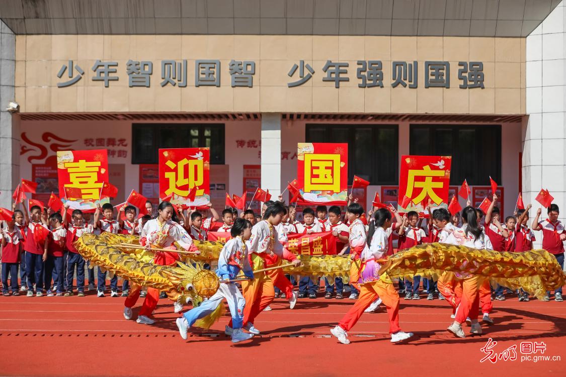 多彩活动迎“双节” 多彩活动迎“双节”