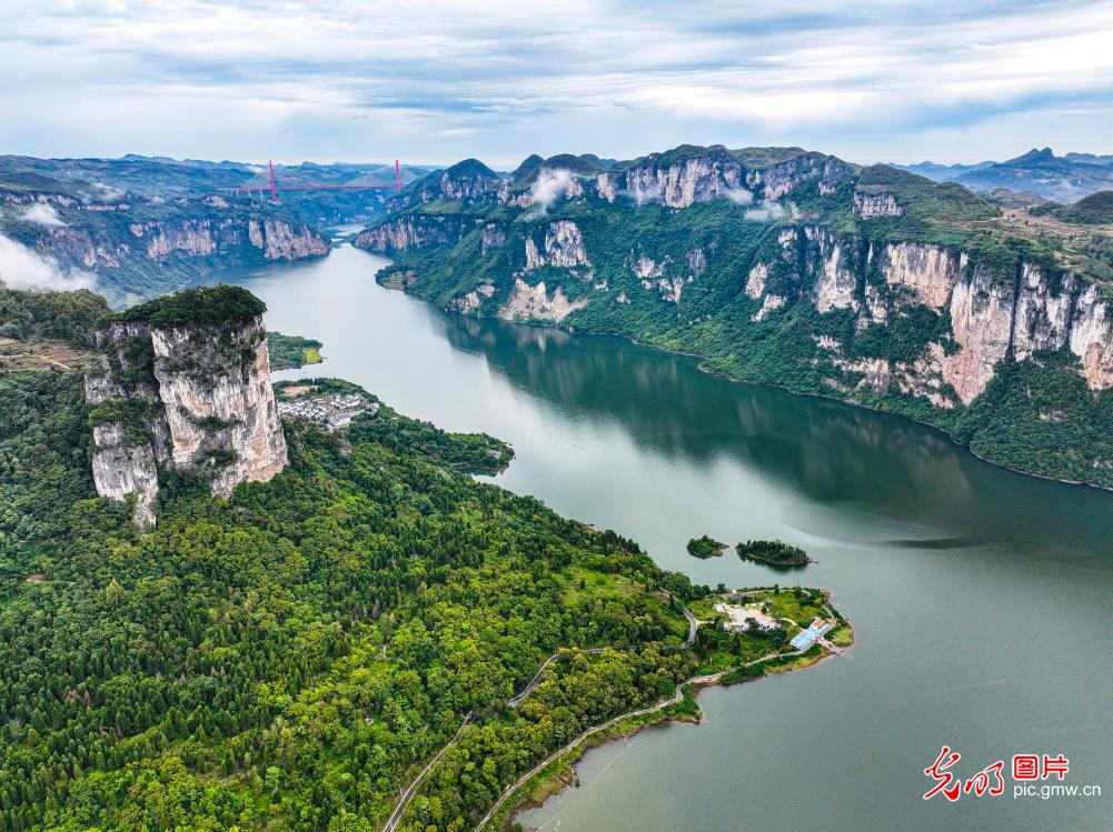 苗乡山水如画来