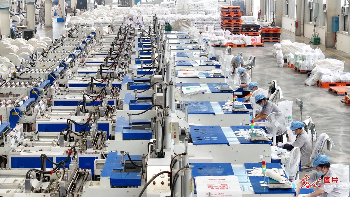 国庆不打烊，一线劳动者用坚守诠释责任与担当