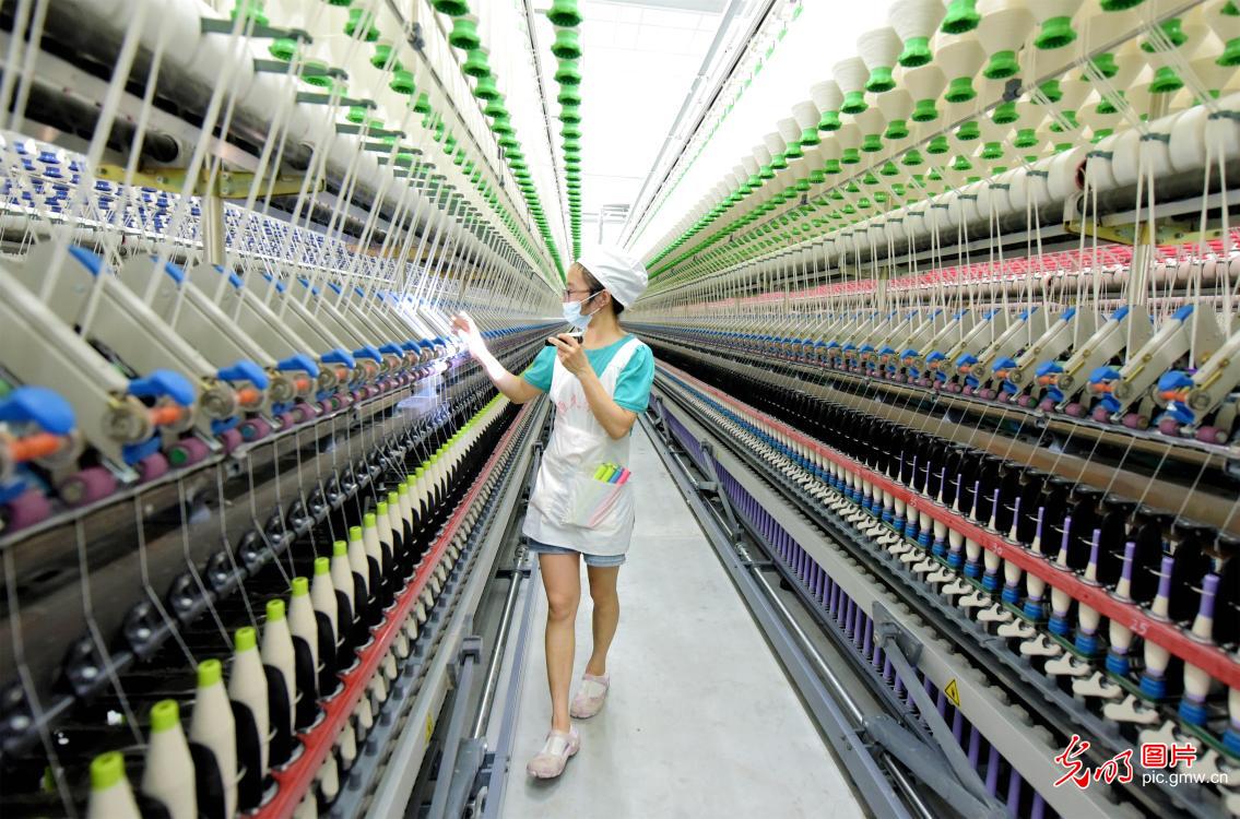 国庆不打烊，一线劳动者用坚守诠释责任与担当