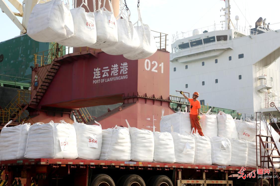 国庆不打烊，一线劳动者用坚守诠释责任与担当