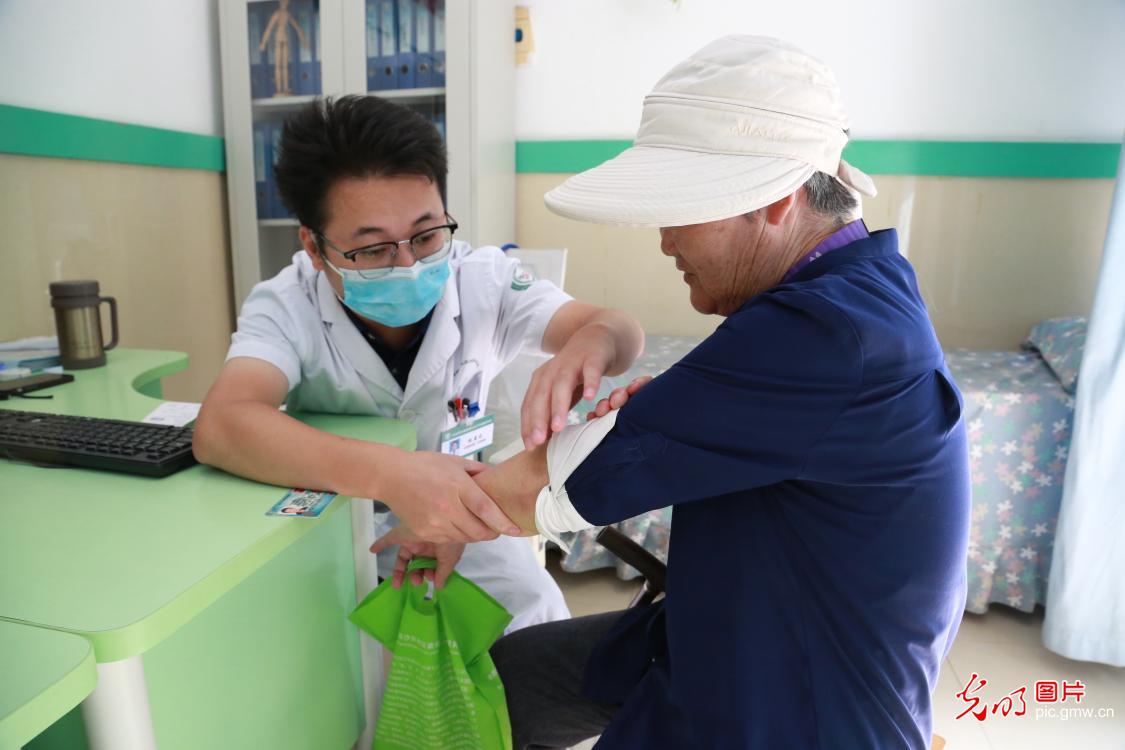 国庆不打烊，一线劳动者用坚守诠释责任与担当