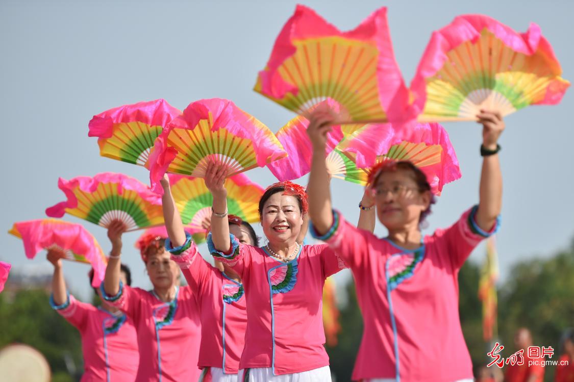 锦绣中国庆贺华诞 神州欢歌祝福祖国