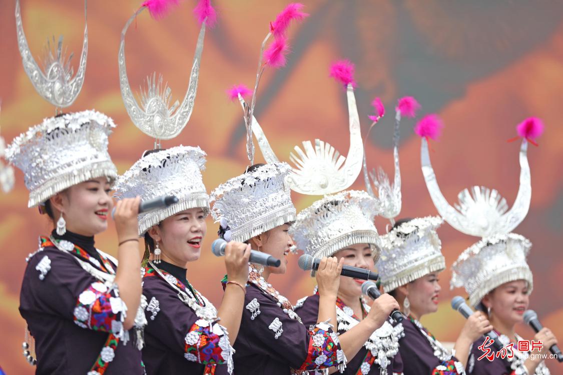 锦绣中国庆贺华诞 神州欢歌祝福祖国