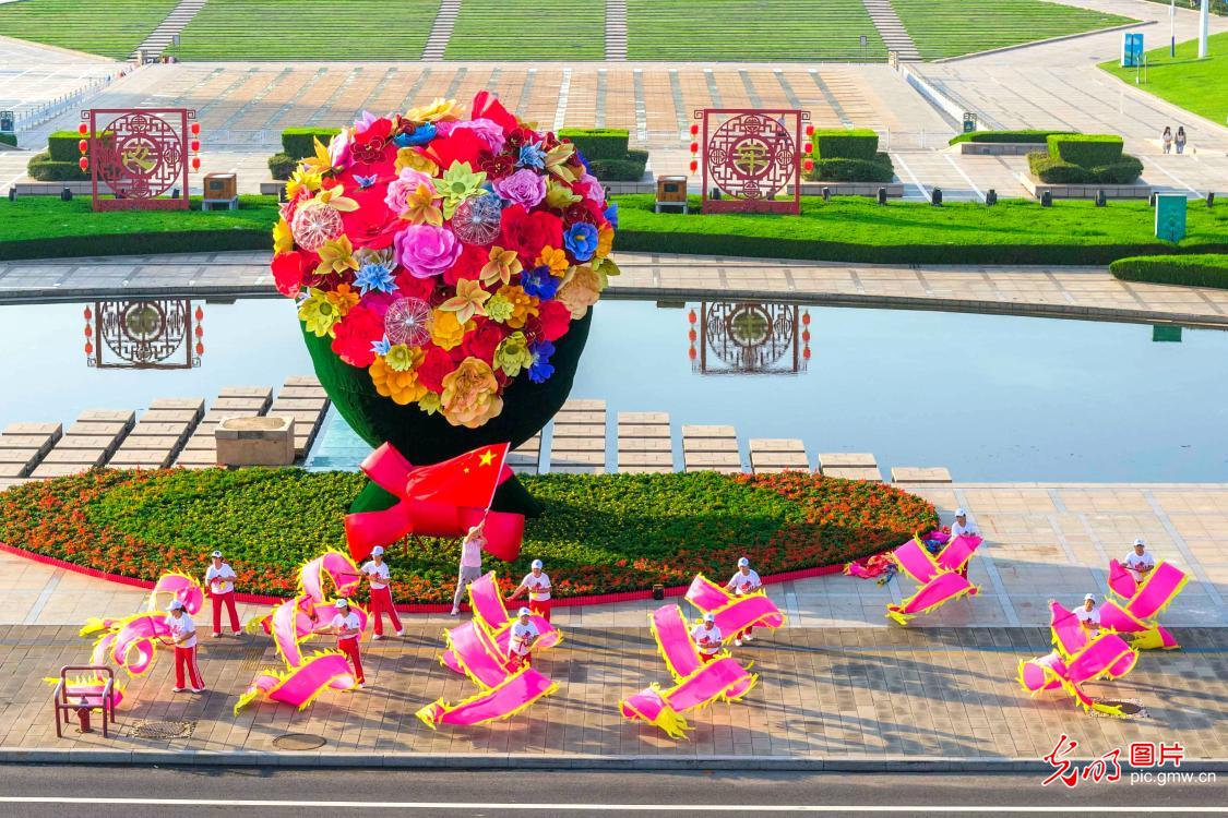 锦绣中国庆贺华诞 神州欢歌祝福祖国