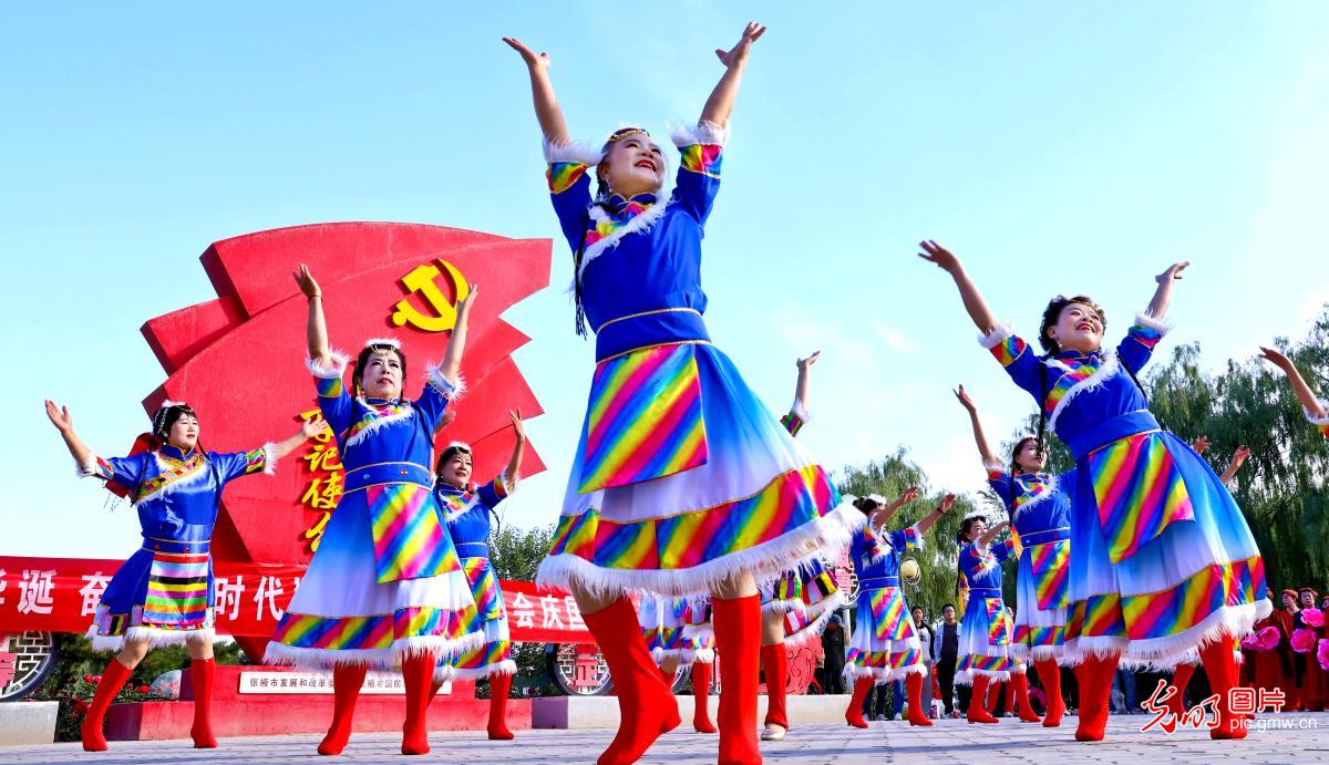 锦绣中国庆贺华诞 神州欢歌祝福祖国