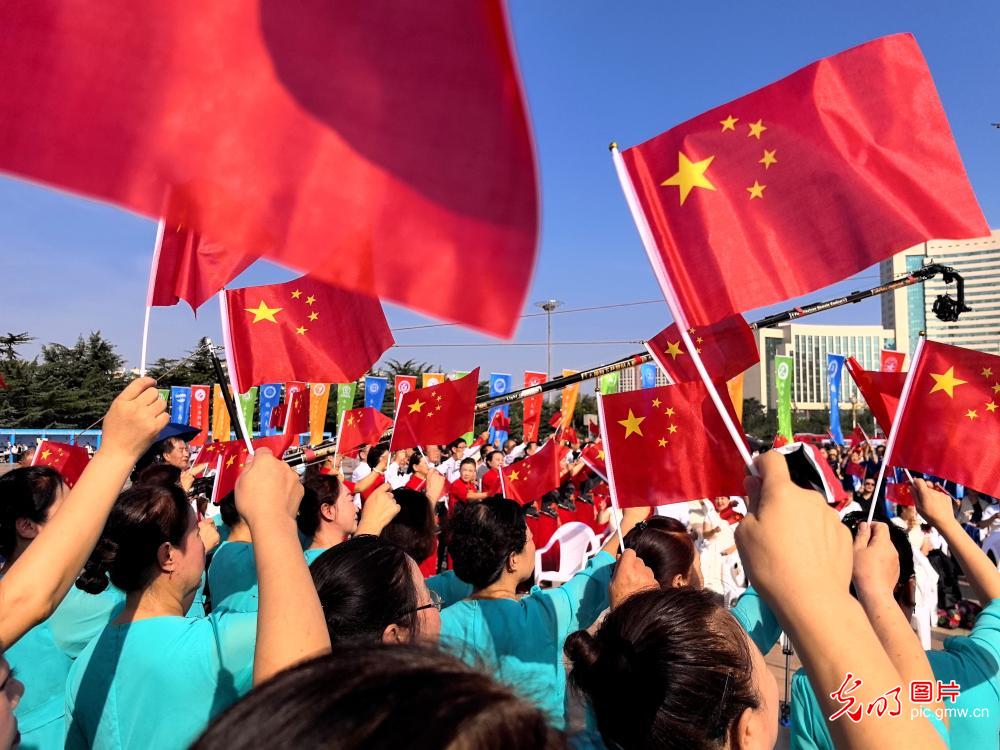 锦绣中国庆贺华诞 神州欢歌祝福祖国