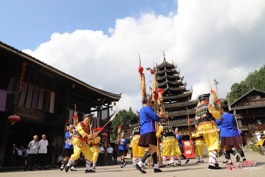 锦绣中国庆贺华诞 神州欢歌祝福祖国