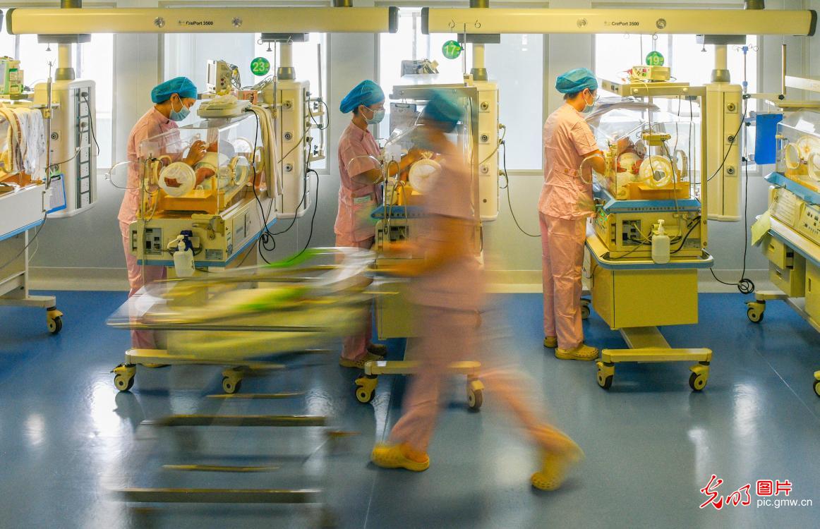 国庆不打烊，一线劳动者用坚守诠释责任与担当