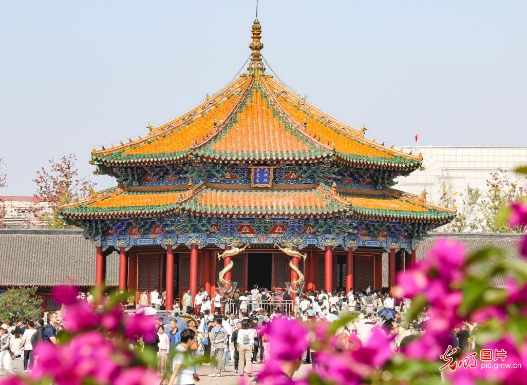 双节同庆引爆出游热潮 全国景点再现“人从众” 双节同庆引爆出游热潮 全国景点再现“人从众”