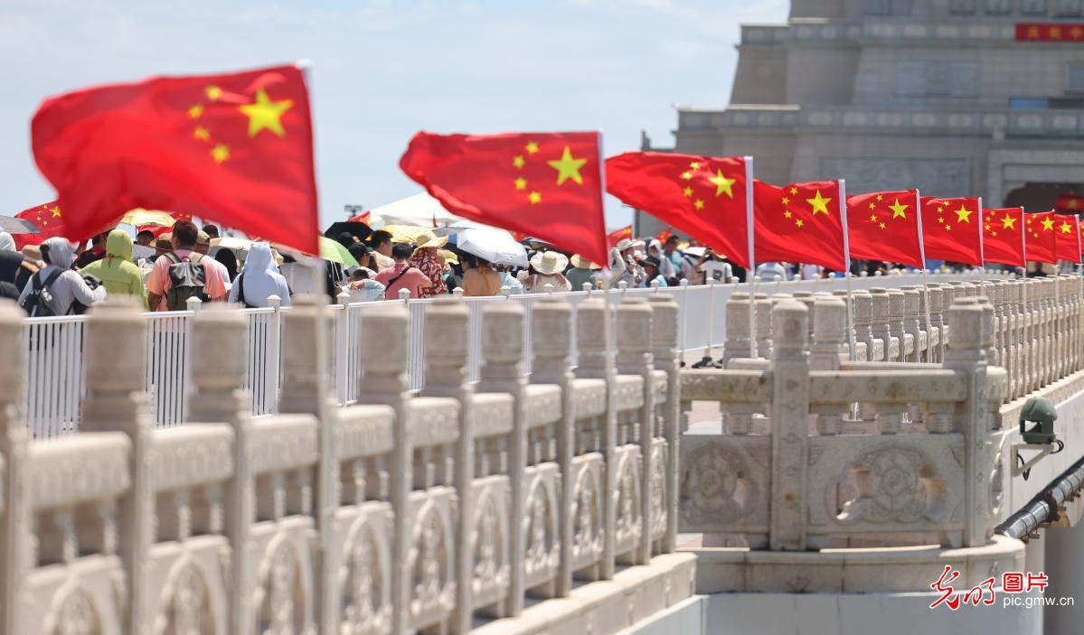 双节同庆引爆出游热潮 全国景点再现“人从众” 双节同庆引爆出游热潮 全国景点再现“人从众”