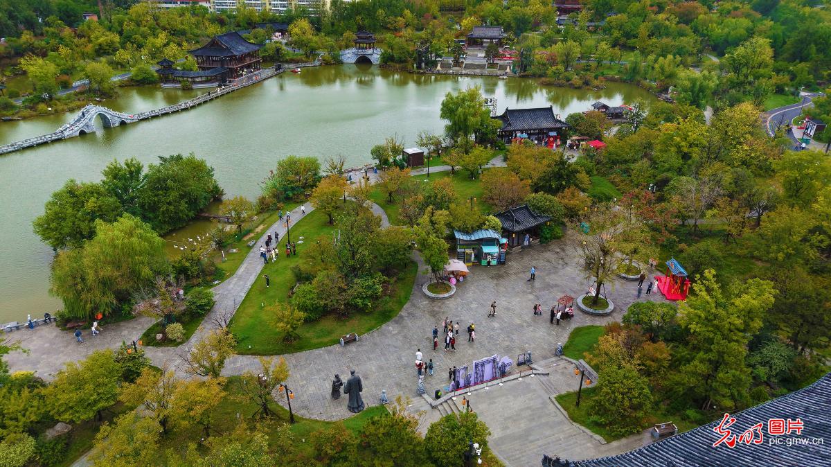 双节同庆引爆出游热潮 全国景点再现“人从众” 双节同庆引爆出游热潮 全国景点再现“人从众”