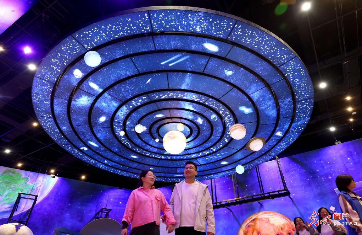 科技之光点亮假日