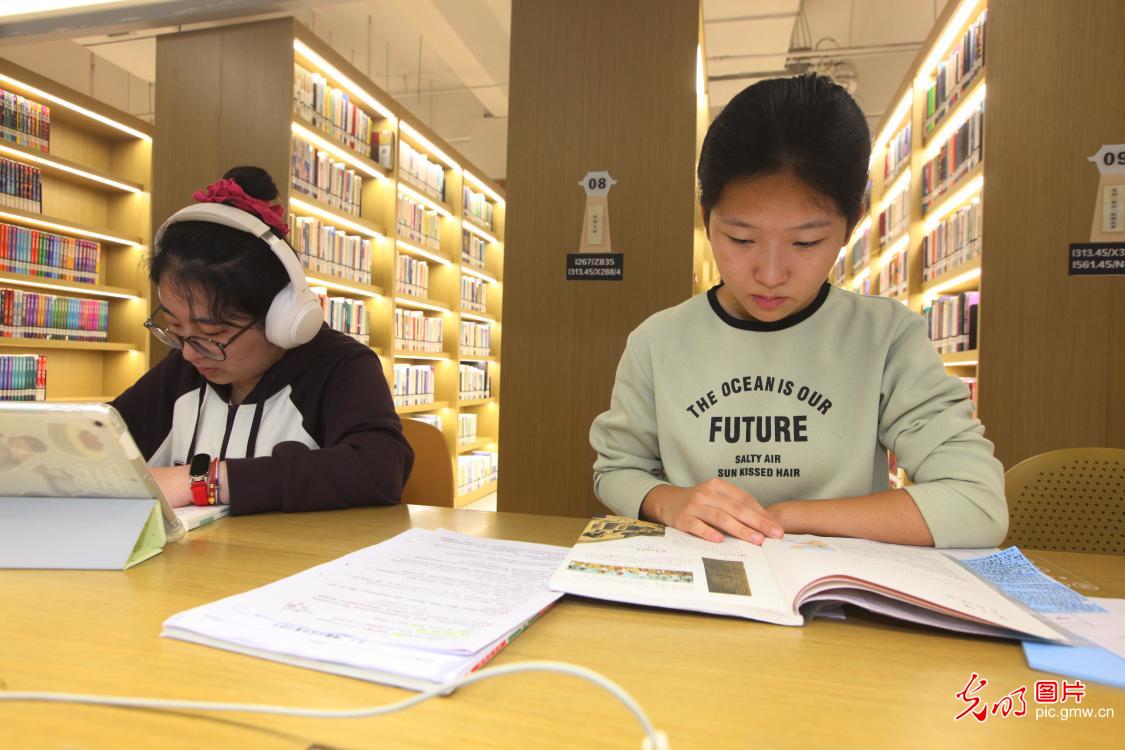 书香伴佳节 静读润心田 书香伴佳节 静读润心田